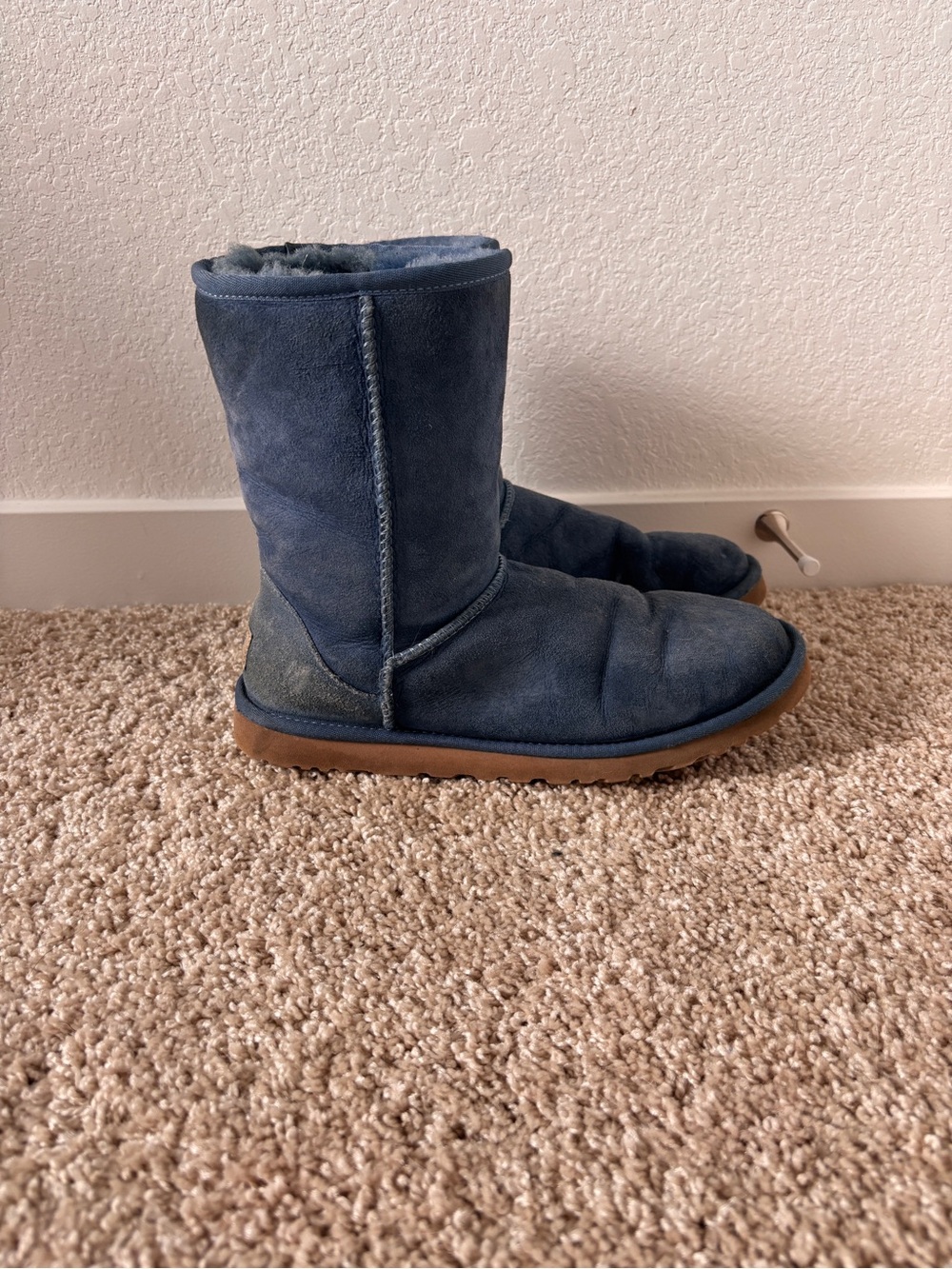 UGG Navy Blue Classic Short Boot sz 9